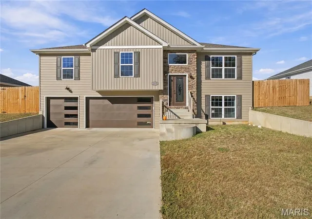 Photo 1 of Single family home for sale at 1535 Kiesha Ln, Farmington, MO 63640 | MLS# MIS26068065 | Listing updated on 2026-10-22