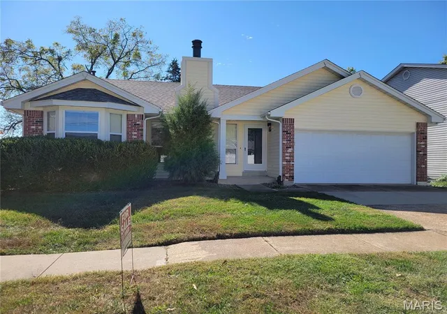 Photo 1 of Sale Pending at 492 Tumulty Dr, Ballwin, MO 63021 | MLS# MIS26068077 | Listing updated on 2026-10-26