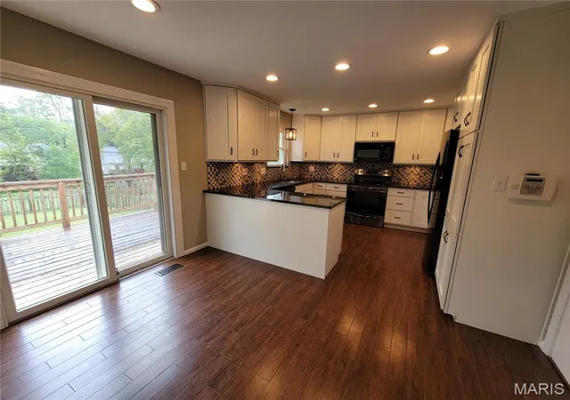 Photo 3 of Sale Pending at 492 Tumulty Dr, Ballwin, MO 63021 | MLS# MIS26068077 | Listing updated on 2026-10-26