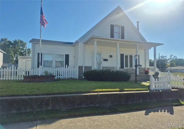 Photo 1 of Single family home for sale at 2507 Denver St, Granite City, IL 62040 | MLS# MIS26068108 | Listing updated on 2026-10-27