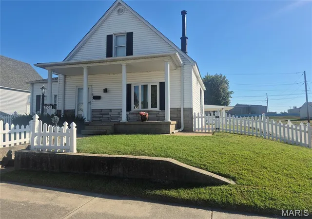 Photo 3 of Single family home for sale at 2507 Denver St, Granite City, IL 62040 | MLS# MIS26068108 | Listing updated on 2026-10-27