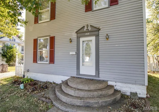 Photo 4 of Single family home for sale at 208 E Spruce St, Jerseyville, IL 62052 | MLS# MIS26068109 | Listing updated on 2026-10-29