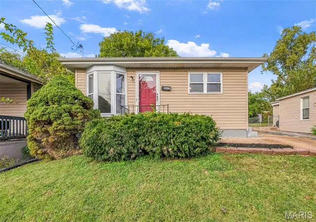 Photo 1 of Single family home for sale at 9937 Brook Ave, Saint Louis, MO 63125 | MLS# MIS26068112 | Listing updated on 2026-10-29