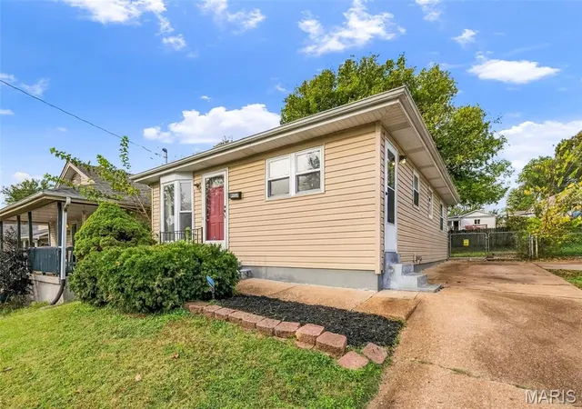 Photo 3 of Single family home for sale at 9937 Brook Ave, Saint Louis, MO 63125 | MLS# MIS26068112 | Listing updated on 2026-10-29