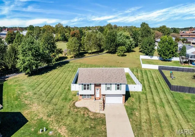 Photo 35 of Single family home for sale at 4 Leone Ct, Maryville, IL 62062 | MLS# MIS26068117 | Listing updated on 2026-10-29