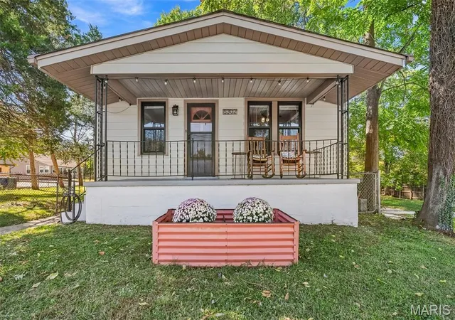 Photo 1 of Sale Pending at 5302 Heege Rd, Saint Louis, MO 63123 | MLS# MIS26068143 | Listing updated on 2026-10-26