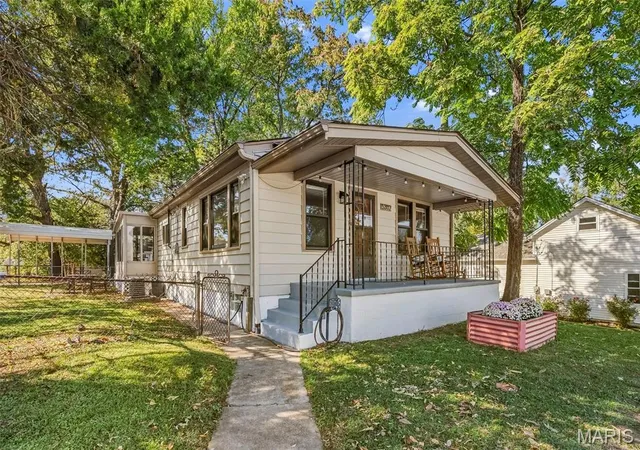 Photo 2 of Sale Pending at 5302 Heege Rd, Saint Louis, MO 63123 | MLS# MIS26068143 | Listing updated on 2026-10-26