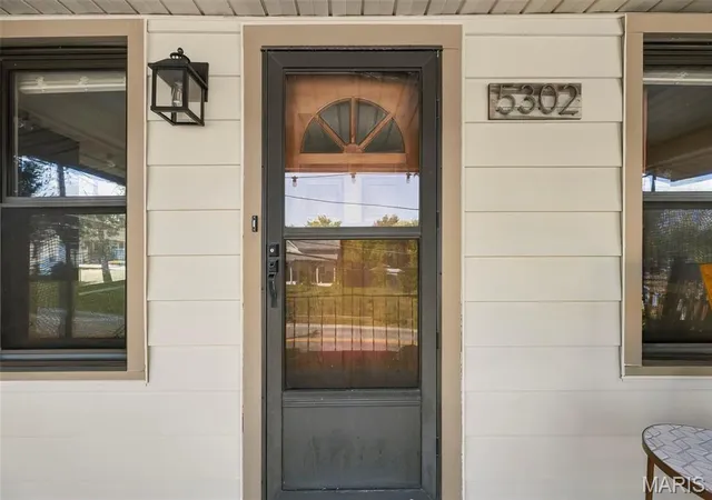 Photo 4 of Sale Pending at 5302 Heege Rd, Saint Louis, MO 63123 | MLS# MIS26068143 | Listing updated on 2026-10-26