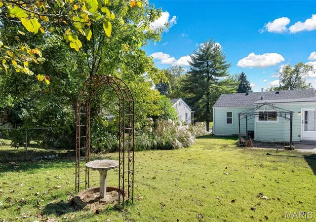 Photo 3 of Sale Pending at 9123 Arline Ave, Saint Louis, MO 63114 | MLS# MIS26068174 | Listing updated on 2026-10-28