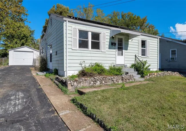 Photo 4 of Sale Pending at 9123 Arline Ave, Saint Louis, MO 63114 | MLS# MIS26068174 | Listing updated on 2026-10-28