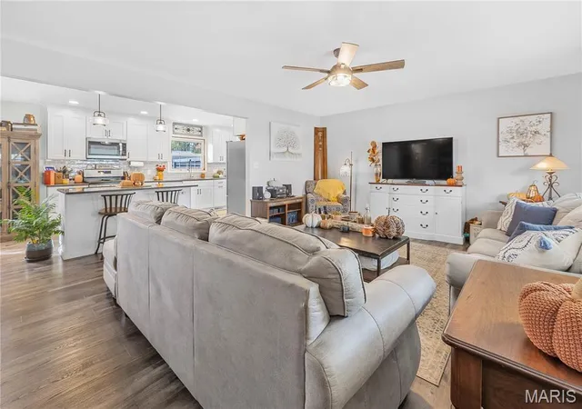 Photo 4 of Single family home for sale at 500 W Summer St, Hillsboro, IL 62049 | MLS# MIS26068187 | Listing updated on 2026-10-29
