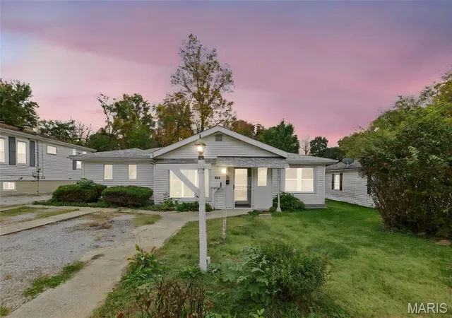 Single family home for sale at 135 W Juda Ave, Collinsville, IL 62234 | MLS# MIS26068199