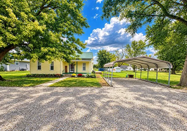 Photo 2 of Single family home for sale at 608 Academy St, La Belle, MO 63447 | MLS# MIS26068203 | Listing updated on 2026-10-26