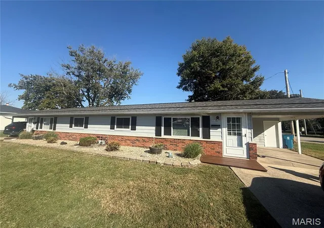 Photo 2 of Multi family home for sale at 501 Longfellow St, Bethalto, IL 62010 | MLS# MIS26068242 | Listing updated on 2026-10-28