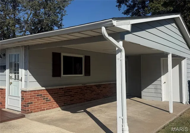 Photo 3 of Multi family home for sale at 501 Longfellow St, Bethalto, IL 62010 | MLS# MIS26068242 | Listing updated on 2026-10-28