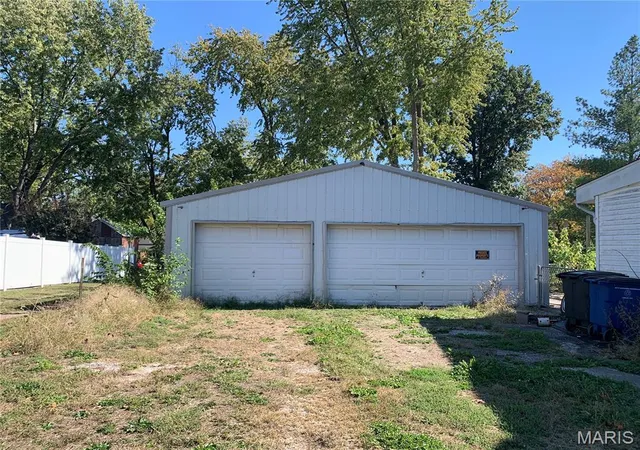 Photo 2 of Single family home for sale at 312 Charles Ave, Greenville, IL 62246 | MLS# MIS26068244 | Listing updated on 2026-10-30
