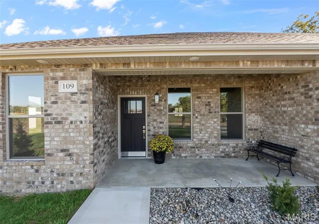 Photo 2 of Single family home for sale at 109 Beau Dr, Scott City, MO 63780 | MLS# MIS26068253 | Listing updated on 2026-10-26