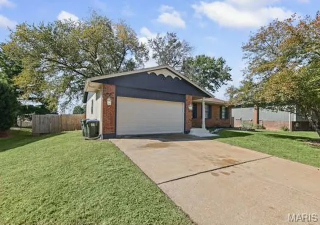 Photo 2 of Single family home for sale at 661 Marian Dr, Dupo, IL 62239 | MLS# MIS26068257 | Listing updated on 2026-10-27