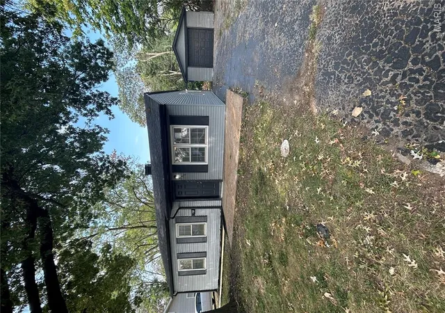 Photo 4 of Sale Pending at 531 Saint Leo Dr, East Saint Louis, IL 62206 | MLS# MIS26068259 | Listing updated on 2026-10-24