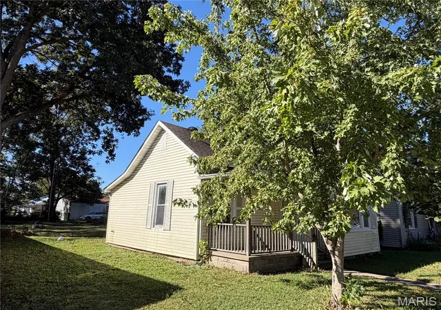 Photo 3 of Single family home for sale at 216 Cook Ave, Chaffee, MO 63740 | MLS# MIS26068260 | Listing updated on 2026-10-24
