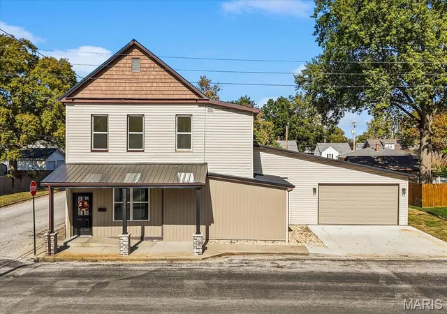 Single family home for sale at 319 W Laurel St, Millstadt, IL 62260 | MLS# MIS26068261