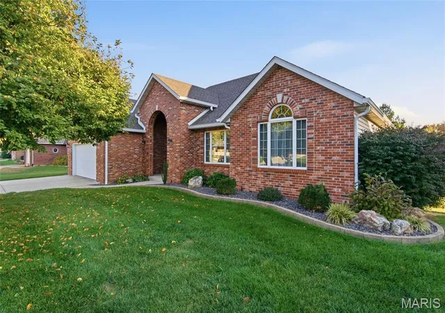 Photo 1 of Single family home for sale at 12 Oak Ridge Dr, Columbia, IL 62236 | MLS# MIS26068267 | Listing updated on 2026-10-30