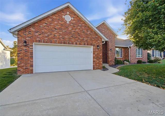 Photo 1 of Single family home for sale at 12 Oak Ridge Dr, Columbia, IL 62236 | MLS# MIS26068267 | Listing updated on 2026-10-30
