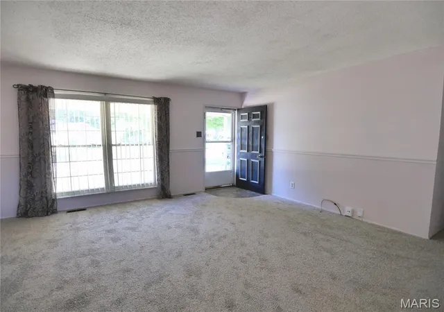 Photo 1 of Single family home for sale at 2580 Hedgerow Dr, Florissant, MO 63031 | MLS# MIS26068274 | Listing updated on 2026-10-24