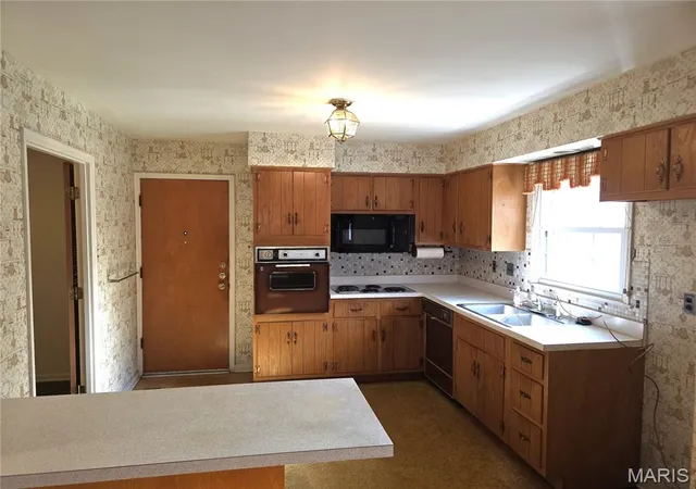 Photo 2 of Single family home for sale at 348 Cherry Hl Dr, Ellisville, MO 63011 | MLS# MIS26068275 | Listing updated on 2026-10-28