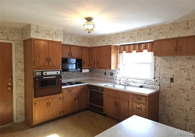 Photo 3 of Single family home for sale at 348 Cherry Hl Dr, Ellisville, MO 63011 | MLS# MIS26068275 | Listing updated on 2026-10-28