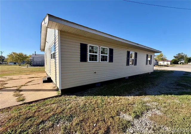 Photo 2 of Single family home for sale at 102 1st Street, Qulin, MO 63961 | MLS# MIS26068277 | Listing updated on 2026-10-26