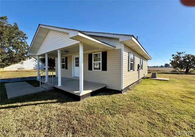 Photo 3 of Single family home for sale at 102 1st Street, Qulin, MO 63961 | MLS# MIS26068277 | Listing updated on 2026-10-26