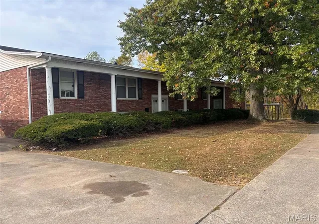 Multi family home for sale at 1908 Colonial Ln, Cape Girardeau, MO 63701 | MLS# MIS26068280