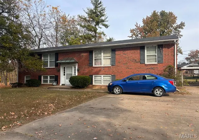 Photo 2 of Multi family home for sale at 1908 Colonial Ln, Cape Girardeau, MO 63701 | MLS# MIS26068280 | Listing updated on 2026-10-27