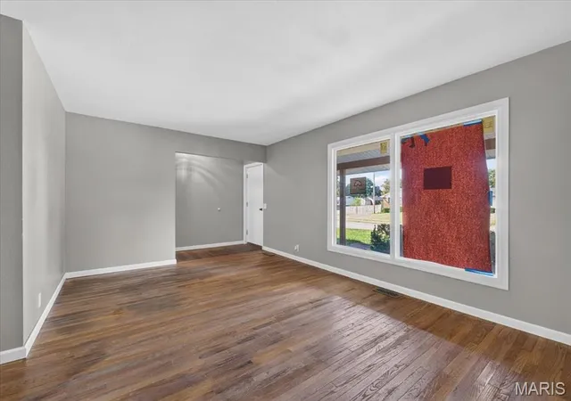 Photo 2 of Single family home for sale at 3000 Chadwick Dr, Florissant, MO 63033 | MLS# MIS26068281 | Listing updated on 2026-10-29