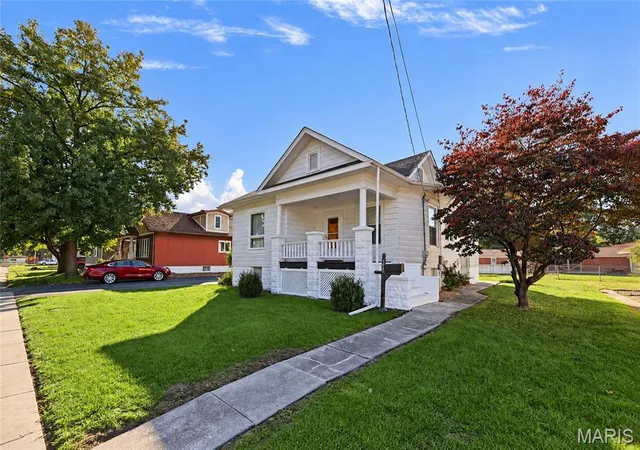 Photo 3 of Single family home for sale at 202 W Prairie St, Staunton, IL 62088 | MLS# MIS26068285 | Listing updated on 2026-10-28