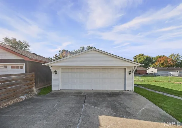 Photo 3 of Single family home for sale at 202 W Prairie St, Staunton, IL 62088 | MLS# MIS26068285 | Listing updated on 2026-10-28