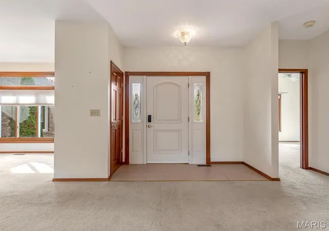 Photo 3 of Single family home for sale at 1107 E Woodfield Dr, Alton, IL 62002 | MLS# MIS26068289 | Listing updated on 2026-10-29