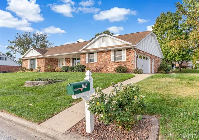 Photo 2 of Single family home for sale at 715 Legion Dr, Waterloo, IL 62298 | MLS# MIS26068291 | Listing updated on 2026-10-28