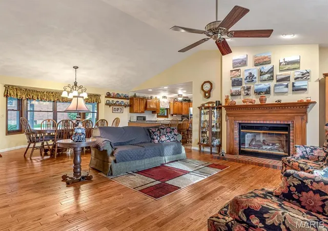 Photo 3 of Single family home for sale at 715 Legion Dr, Waterloo, IL 62298 | MLS# MIS26068291 | Listing updated on 2026-10-28