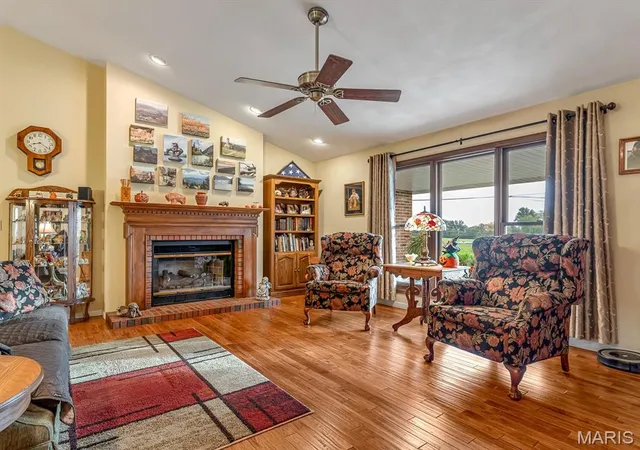 Photo 4 of Single family home for sale at 715 Legion Dr, Waterloo, IL 62298 | MLS# MIS26068291 | Listing updated on 2026-10-28