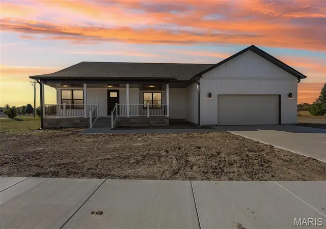 Single family home for sale at 141 Timberview Dr, Staunton, IL 62088 | MLS# MIS26068300