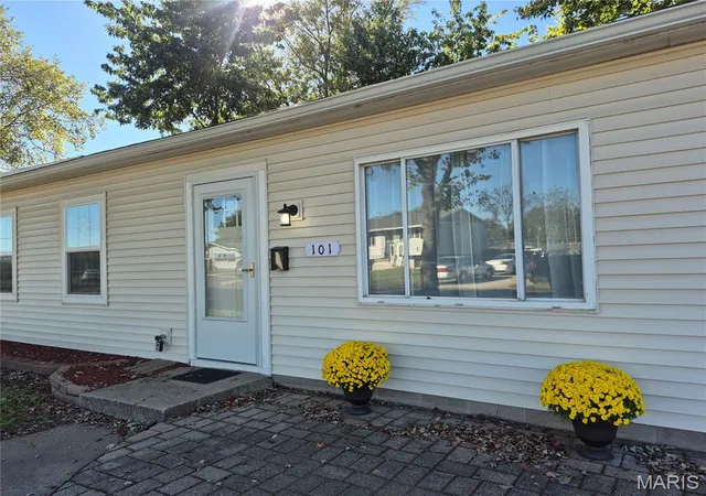 Photo 1 of Single family home for sale at 101 Sheppard St, East Alton, IL 62024 | MLS# MIS26068305 | Listing updated on 2026-10-30