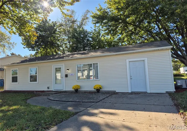 Photo 1 of Single family home for sale at 101 Sheppard St, East Alton, IL 62024 | MLS# MIS26068305 | Listing updated on 2026-10-30