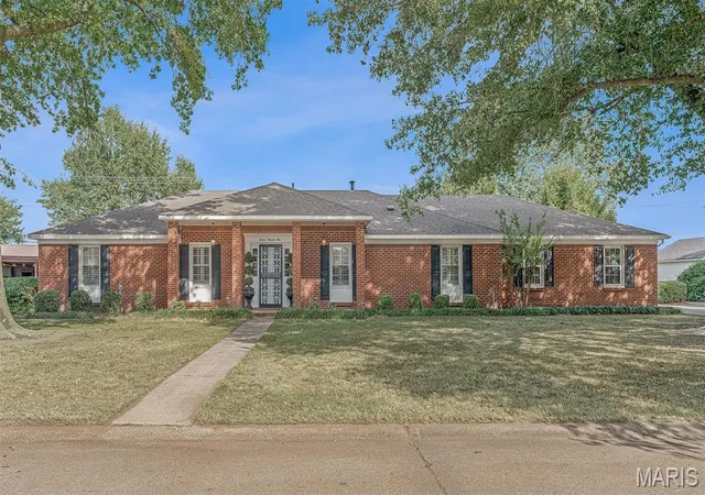 Single family home for sale at 1604 N Lincoln Cir, Kennett, MO 63857 | MLS# MIS26068307