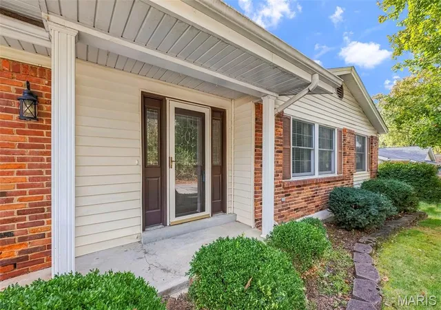 Photo 3 of Single family home for sale at 5686 Dantonaire Pl, Saint Louis, MO 63128 | MLS# MIS26068320 | Listing updated on 2026-10-28