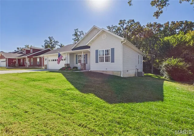 Photo 1 of Single family home for sale at 124 Alisha Ave, Poplar Bluff, MO 63901 | MLS# MIS26068331 | Listing updated on 2026-10-27