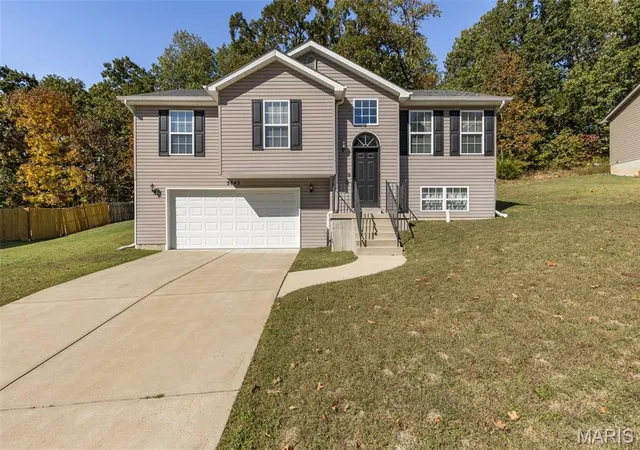 Photo 2 of Single family home for sale at 5645 Hawks Landing Dr, Hillsboro, MO 63050 | MLS# MIS26068332 | Listing updated on 2026-10-28