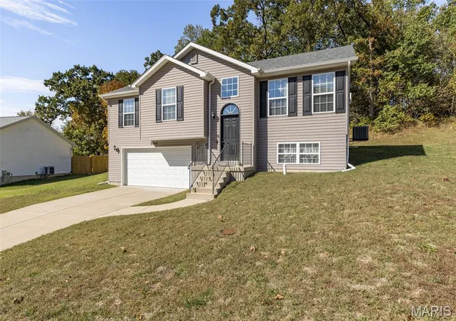 Photo 3 of Single family home for sale at 5645 Hawks Landing Dr, Hillsboro, MO 63050 | MLS# MIS26068332 | Listing updated on 2026-10-28