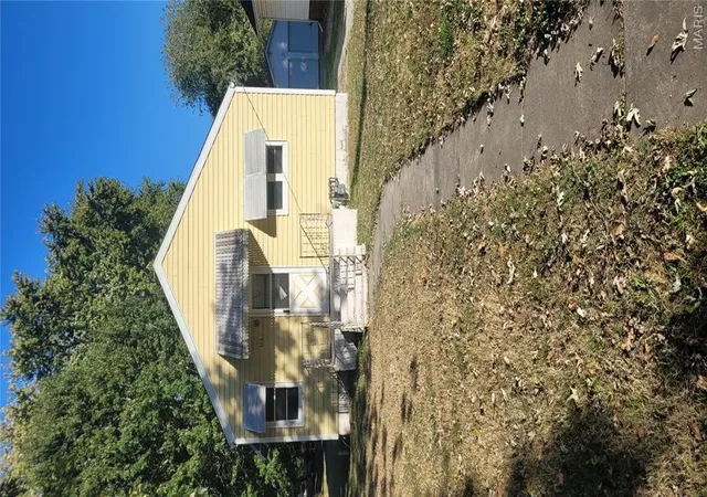 Single family home for sale at 1124 N Franklin St, Litchfield, IL 62056 | MLS# MIS26068338